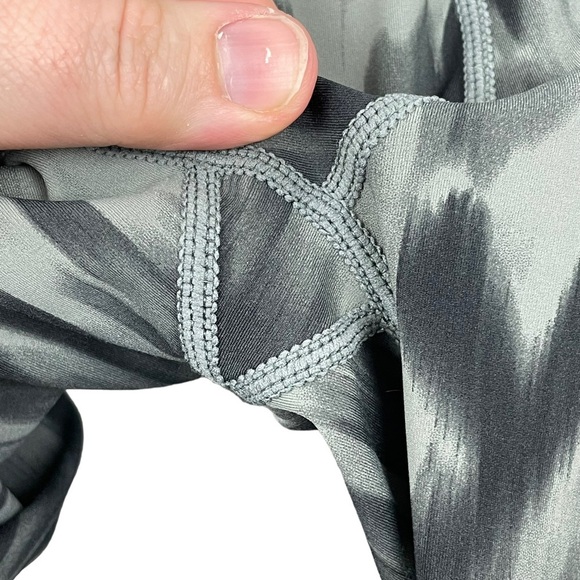 NWOT Varley Luna Leggings in Aztec Animal Print - Picture 6 of 8